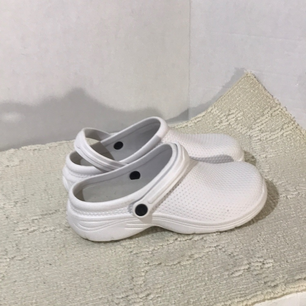 B H Croes size 10